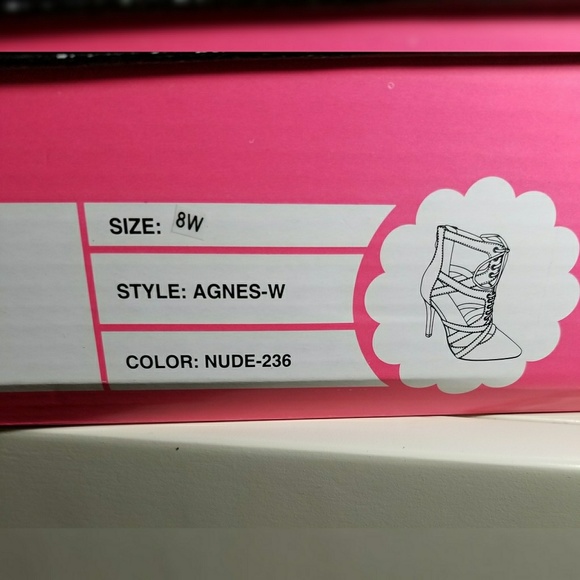 Woman's 8W Bootie - Picture 4 of 5